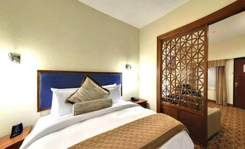 Hotel Wyndham Garden Baronne Plaza Nueva Orleans Exterior foto